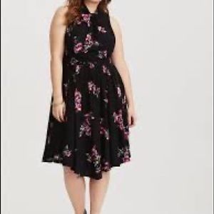 Torrid 14 black floral tie neck belted challis midi dress